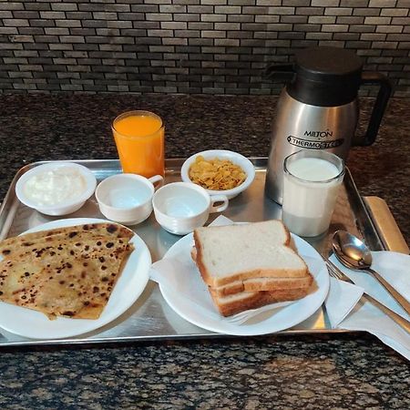 Hotel Radhe Continental ナイニタール エクステリア 写真