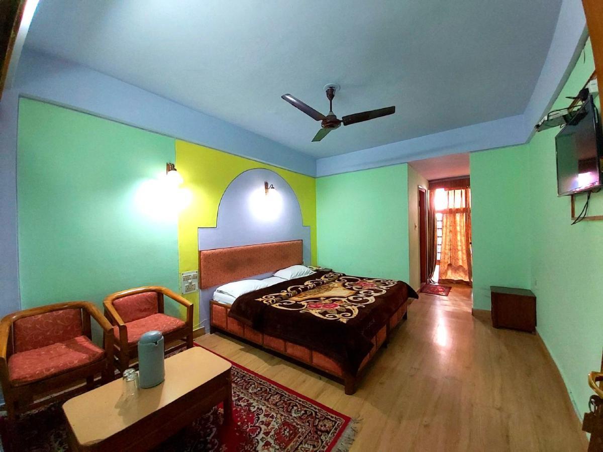Hotel Radhe Continental ナイニタール エクステリア 写真